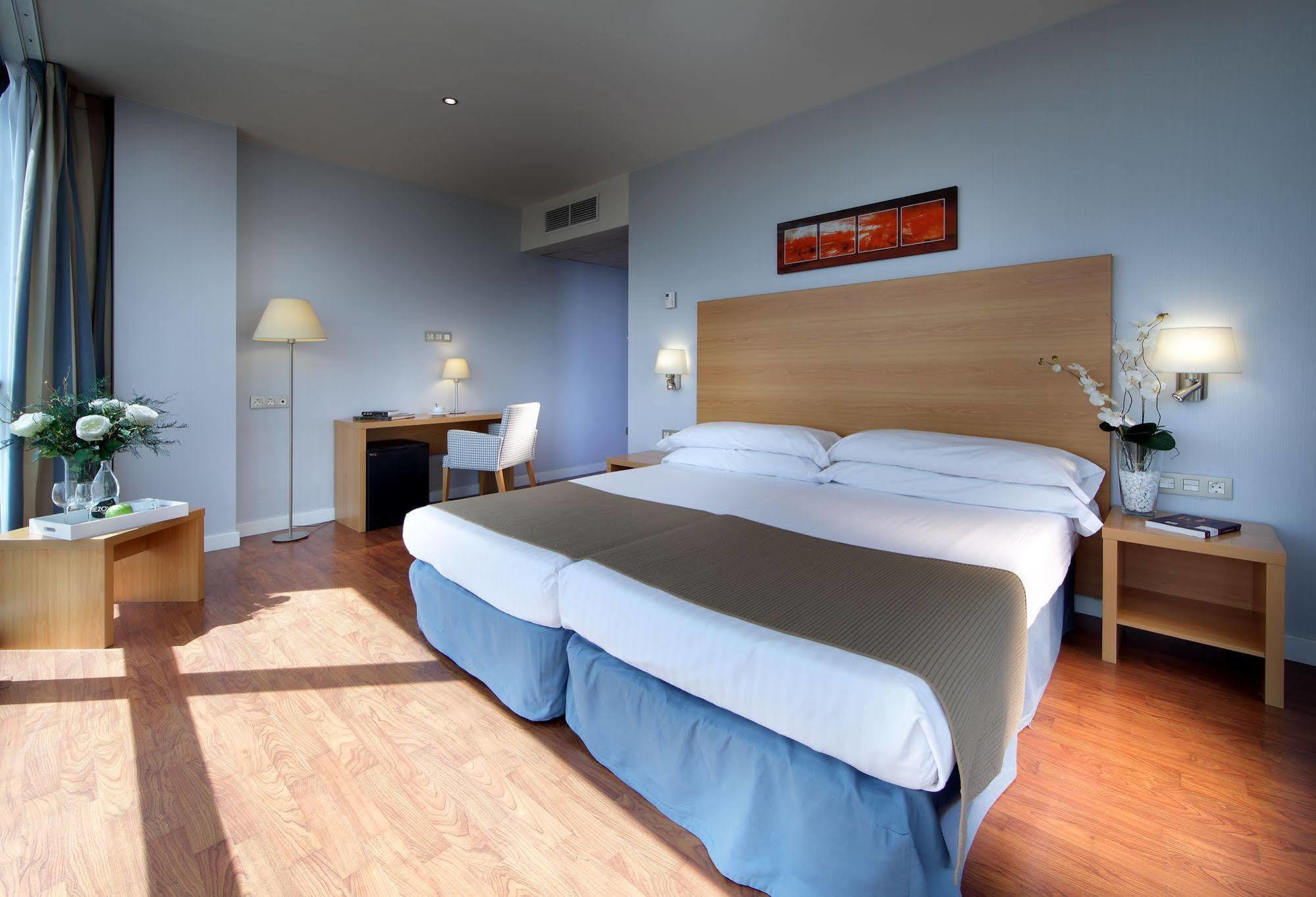 เอ็กเซ เซบียา ปาลเมรา Hotel เซบีญา ภายนอก รูปภาพ