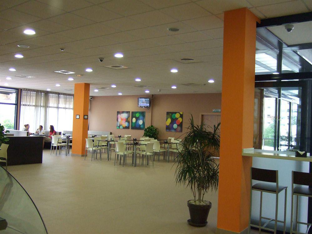 เอ็กเซ เซบียา ปาลเมรา Hotel เซบีญา ภายนอก รูปภาพ